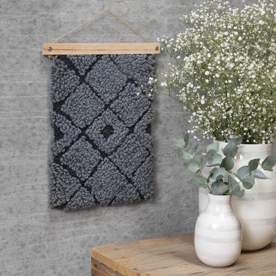 Wandbehang mit Stanznadel-Stickerei