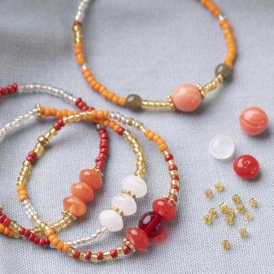 Armbänder aus Glasperlen