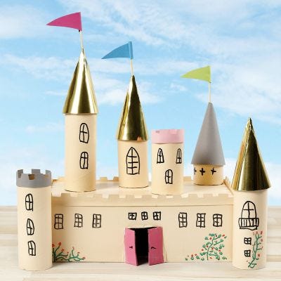 Märchenschloss aus Pappkarton und Pappröhren