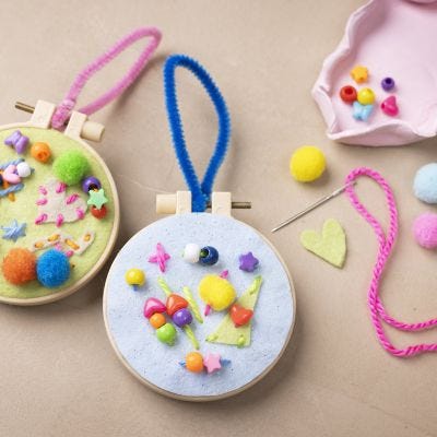 Gestickte Dekoration mit fantasievollem Design