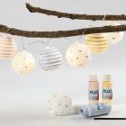 Lichterkette mit bemalten Reispapier-Lampions