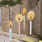 Dekorative hängende Kerzen aus Altpapier 