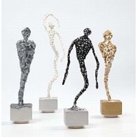 Silk Clay Skulpturen auf einem Sockel