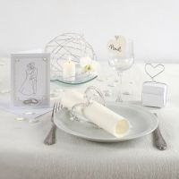 Weiße Hochzeit: Einladung und Tischdekoration