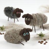 Schafe aus Styropor und Nadelfilz-Wolle