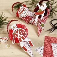 Weihnachtliche Verpackung, verziert mit Rosetten und Motiven aus dem Nussknacker-Märchen