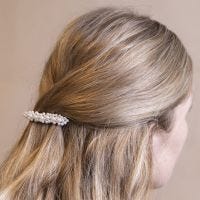 Haarspange, verziert mit Blüten aus Wachsperlen