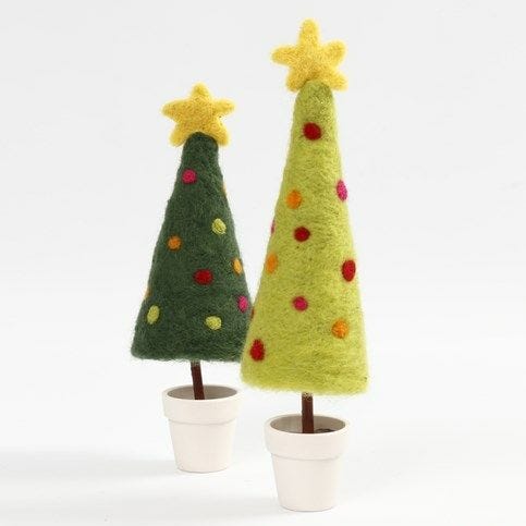 Weihnachtsbäume mit Stern aus Nadelfilz