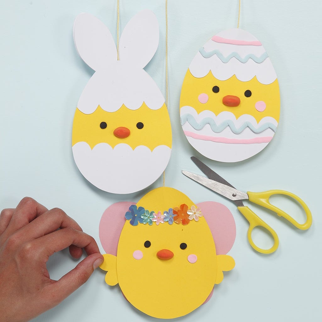 Osterküken aus Karton, verziert mit Silk Clay